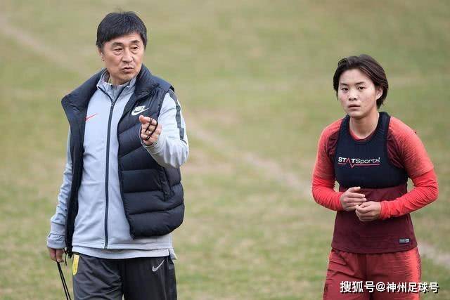 巴萨主场大胜赫塔菲，皇马小胜比利亚雷亚尔